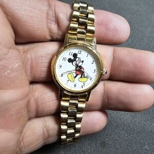 Disney Mickey Mouse Quartz Gold Tone Fashion Watch Exclusively For Disney Workin